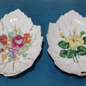 Pair of vintage China small leaf shape dishes